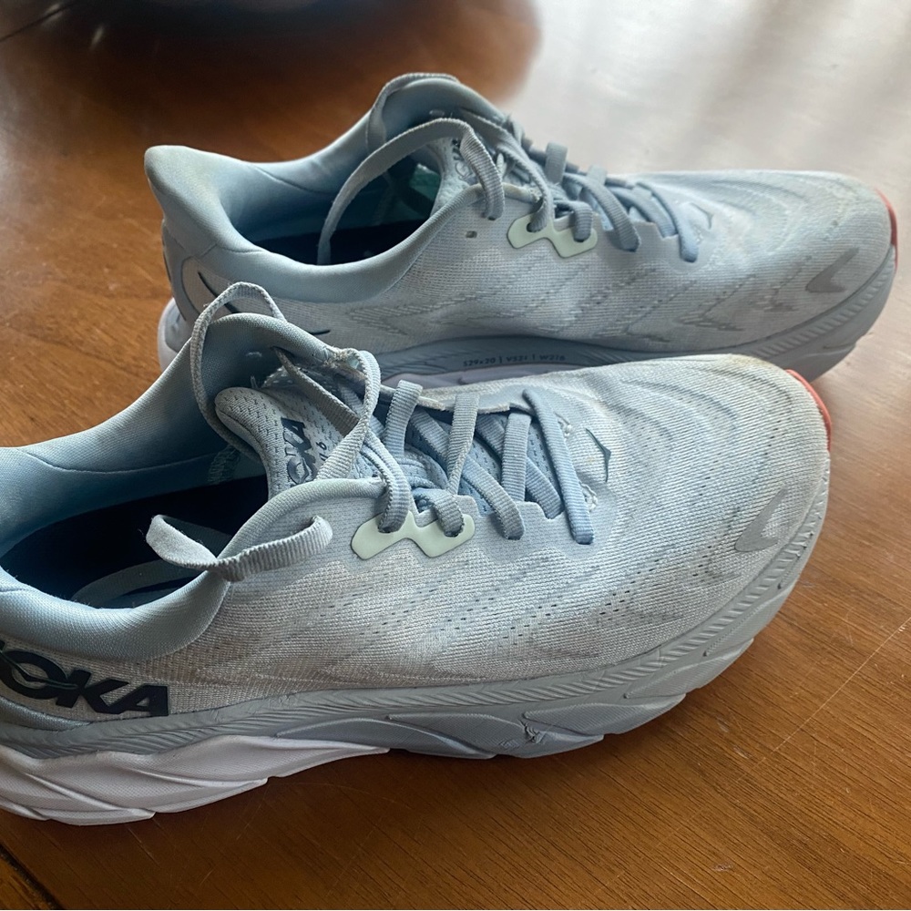HOKA ARAHI 6